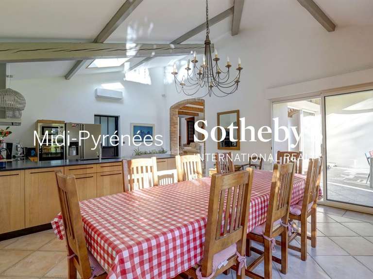 Maison L'Isle-Jourdain - 4 chambres - 296m²