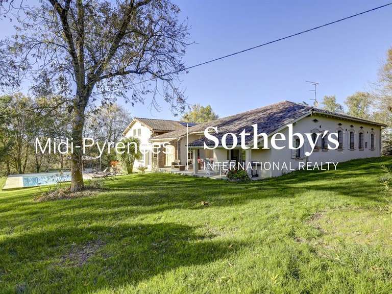 Maison L'Isle-Jourdain - 4 chambres - 296m²