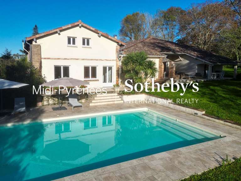 Maison L'Isle-Jourdain - 4 chambres - 296m²