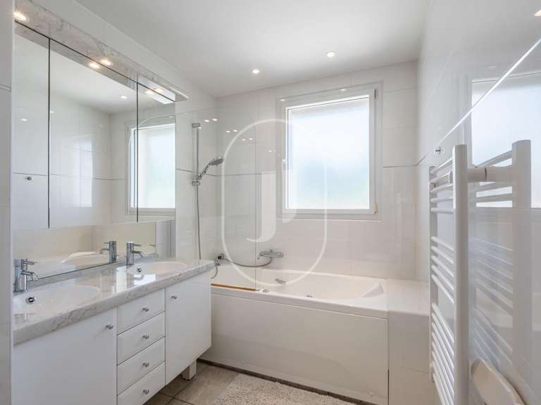 Appartement L'Isle-sur-la-Sorgue - 2 chambres - 130m²