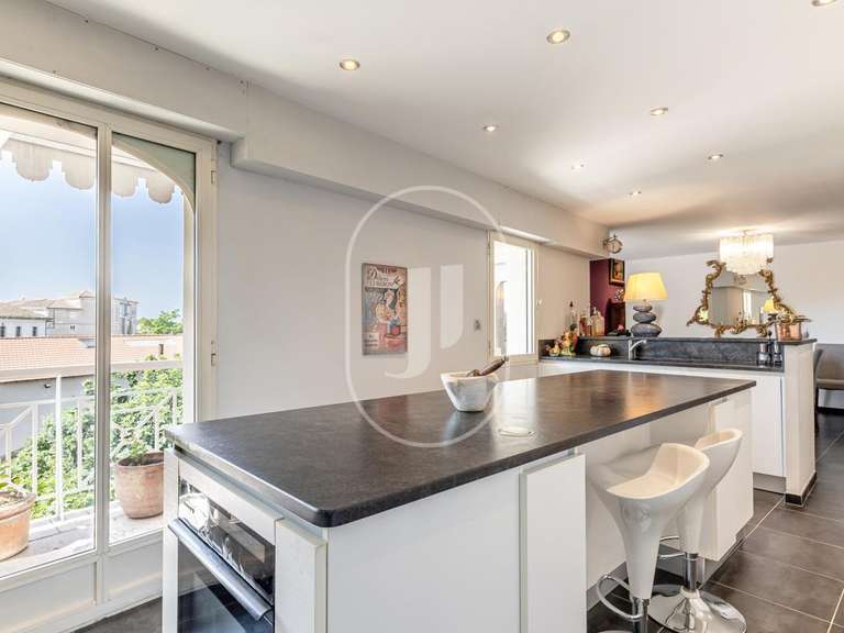 Apartment L'Isle-sur-la-Sorgue - 5 bedrooms - 302m²