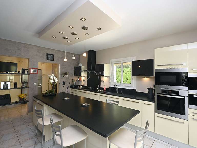 Maison L'Isle-sur-la-Sorgue - 5 chambres - 240m²