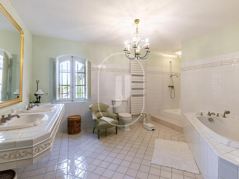 Maison L'Isle-sur-la-Sorgue - 5 chambres - 241m²