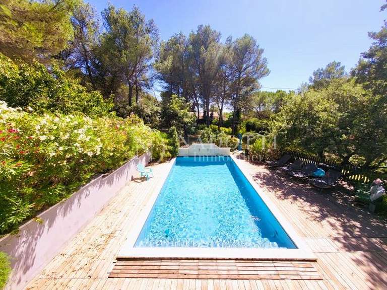 Maison L'Isle-sur-la-Sorgue - 6 chambres - 245m²