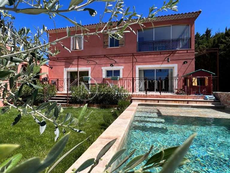 Maison L'Isle-sur-la-Sorgue - 5 chambres - 234m²