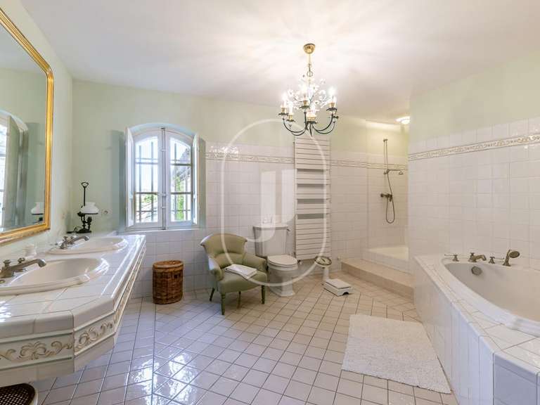 House L'Isle-sur-la-Sorgue - 5 bedrooms - 244m²