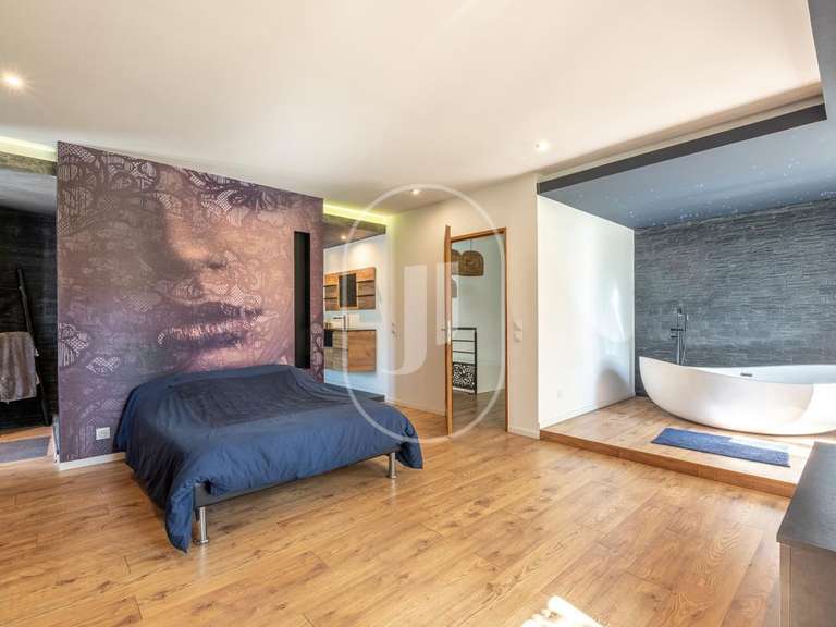 Maison L'Isle-sur-la-Sorgue - 3 chambres - 197m²