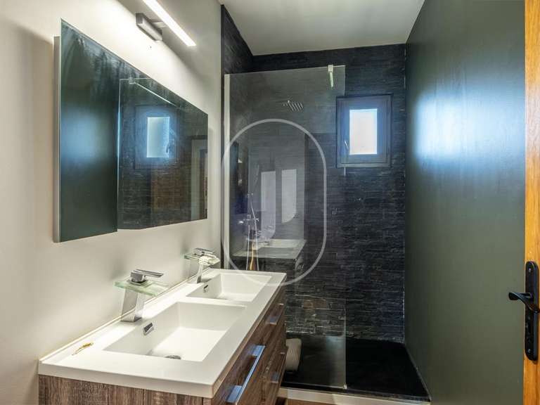 Maison L'Isle-sur-la-Sorgue - 3 chambres - 197m²