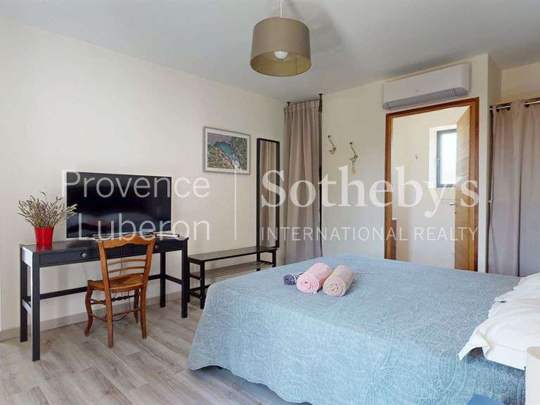 Maison L'Isle-sur-la-Sorgue - 6 chambres - 230m²