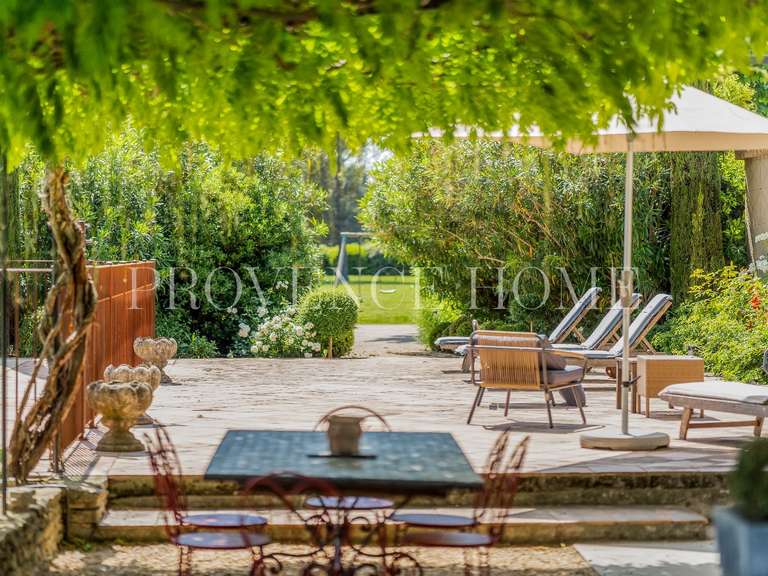 Propriété L'Isle-sur-la-Sorgue - 6 chambres - 404m²