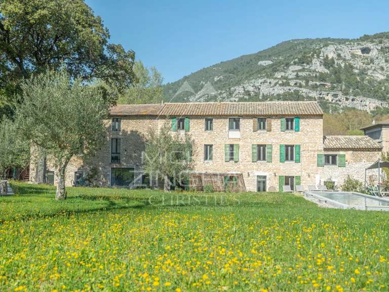 Propriété L'Isle-sur-la-Sorgue - 6 chambres - 340m²
