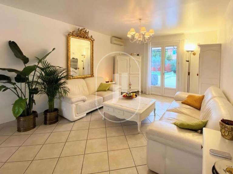 Villa L'Isle-sur-la-Sorgue - 5 bedrooms - 169m²