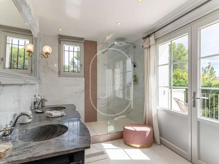 Villa L'Isle-sur-la-Sorgue - 5 bedrooms - 248m²