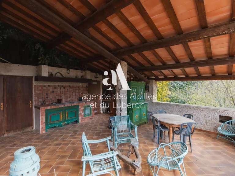 Propriété La Bastide-des-Jourdans - 498m²