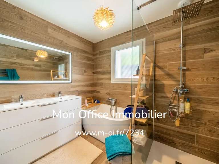 Maison La Bâtie-Neuve - 4 chambres - 142m²