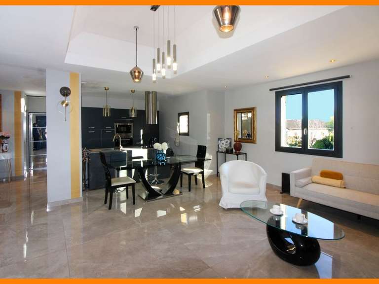House La Boisse - 205m²