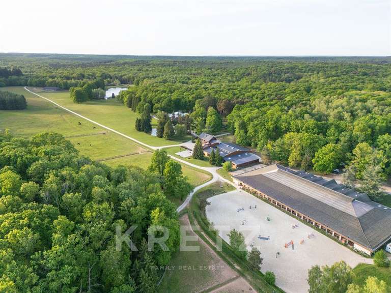 Propriété La Boissière-École - 50 chambres - 3300m²