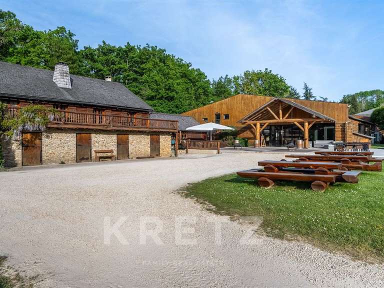 Propriété La Boissière-École - 50 chambres - 3300m²