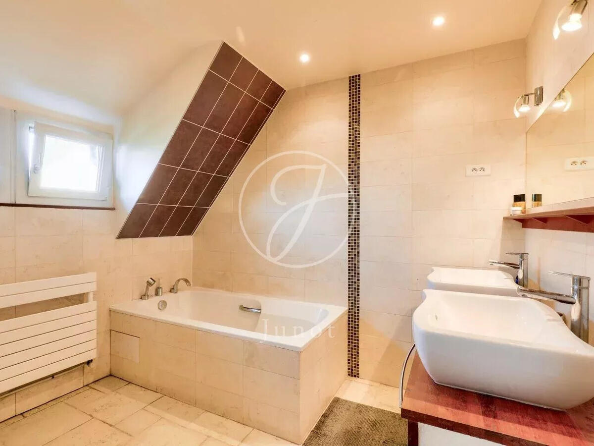 House La Celle-Saint-Cloud