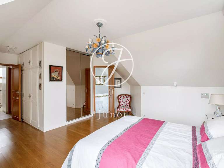 Maison La Celle-Saint-Cloud - 4 chambres - 323m²