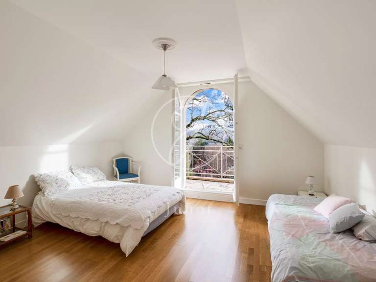 Maison La Celle-Saint-Cloud - 4 chambres - 323m²