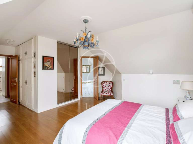 Maison La Celle-Saint-Cloud - 4 chambres - 323m²