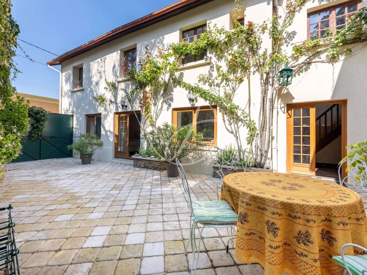 House La Celle-Saint-Cloud