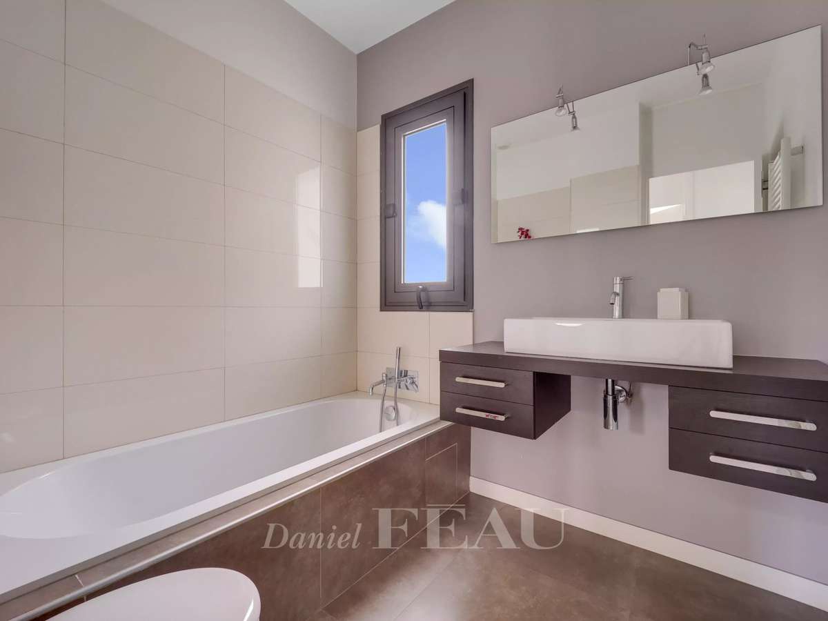 House La Celle-Saint-Cloud