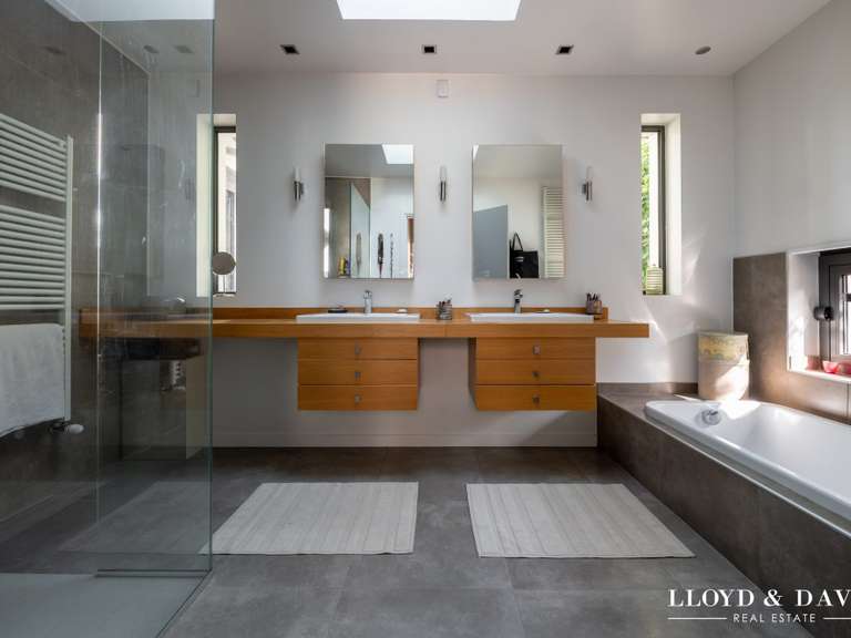 Maison La Celle-Saint-Cloud - 5 chambres - 335m²