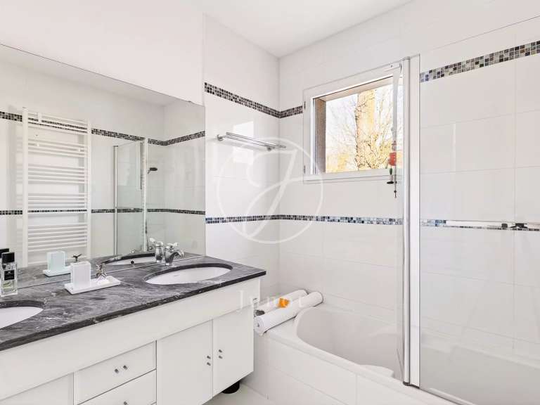 Maison La Celle-Saint-Cloud - 5 chambres - 465m²