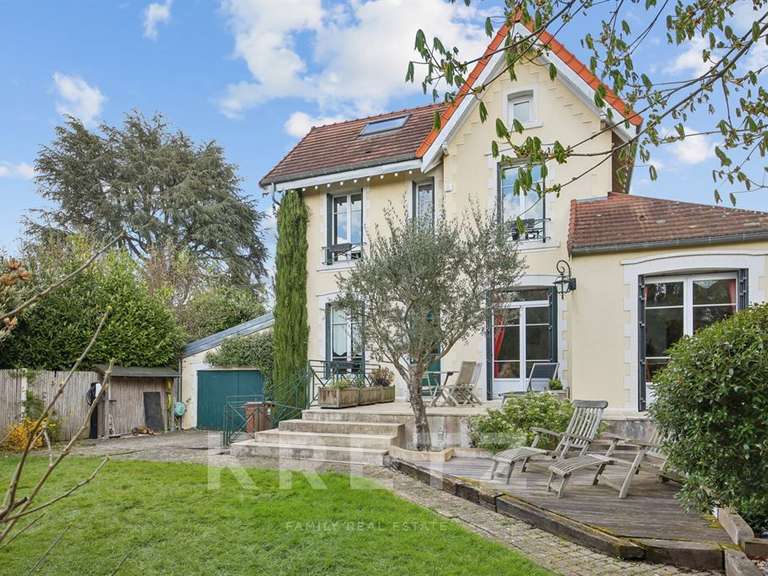 Maison La Celle-Saint-Cloud - 6 chambres - 215m²