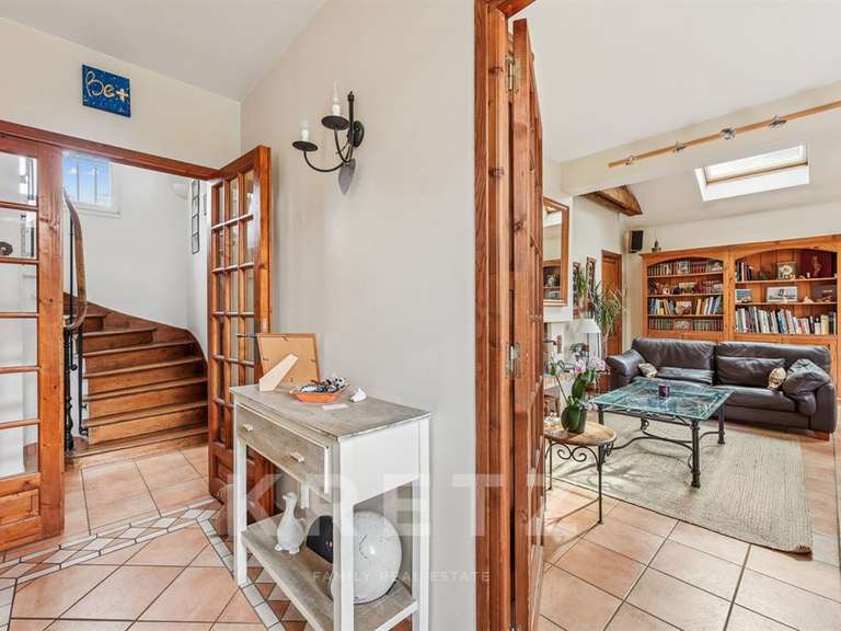 Maison La Celle-Saint-Cloud - 6 chambres - 215m²