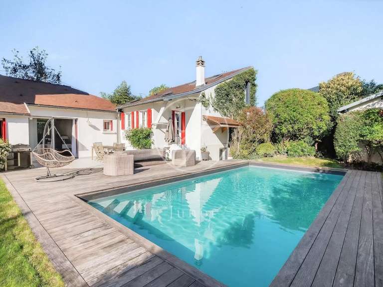 Maison La Celle-Saint-Cloud - 5 chambres - 275m²