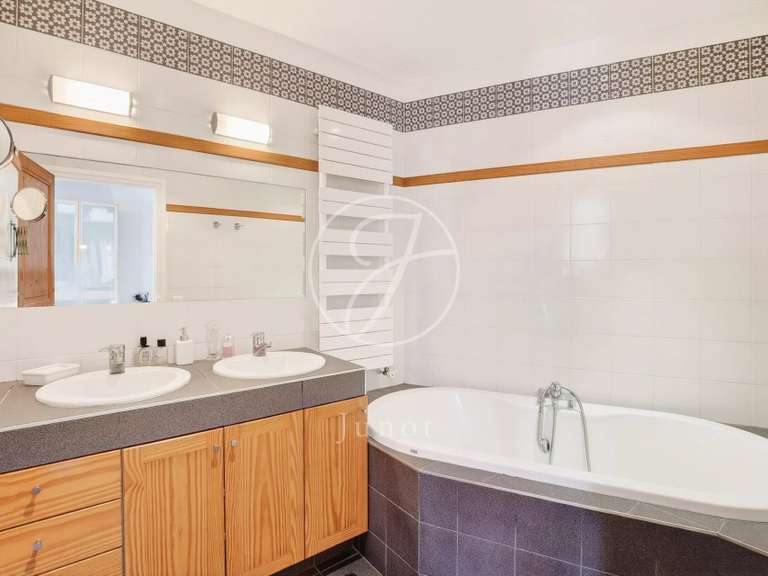 Maison La Celle-Saint-Cloud - 5 chambres - 275m²