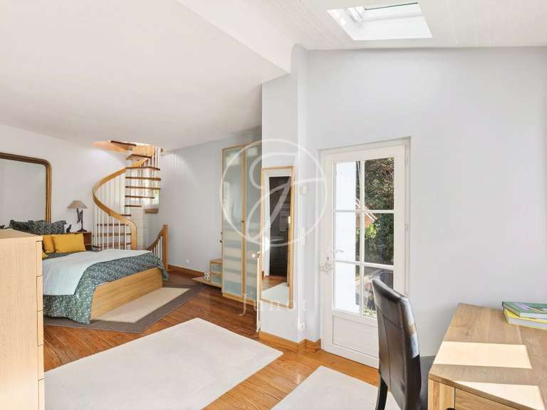 Maison La Celle-Saint-Cloud - 5 chambres - 275m²