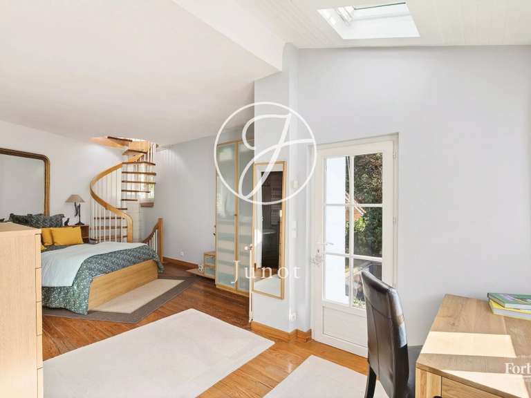 Maison La Celle-Saint-Cloud - 5 chambres - 275m²