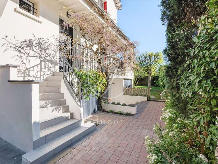 Maison La Celle-Saint-Cloud - 5 chambres - 275m²