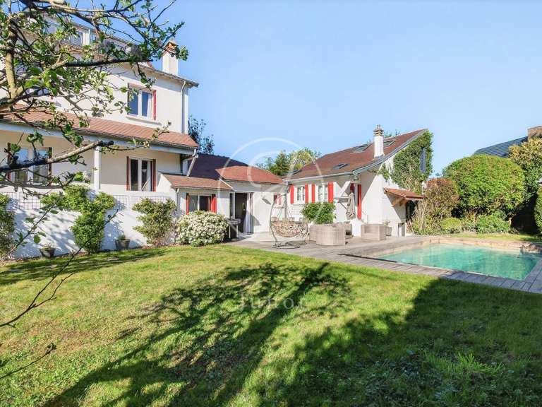 Maison La Celle-Saint-Cloud - 5 chambres - 275m²