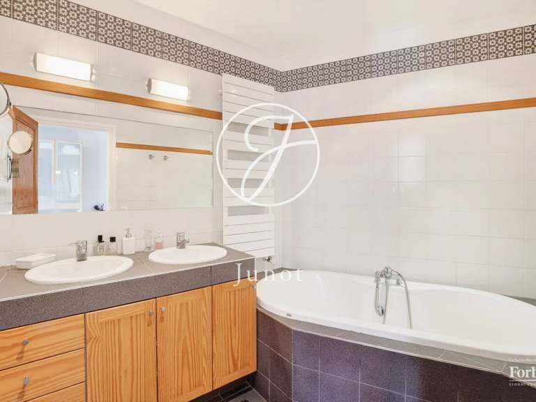 Maison La Celle-Saint-Cloud - 5 chambres - 275m²