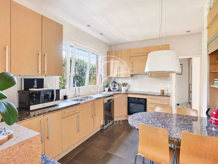 Maison La Celle-Saint-Cloud - 5 chambres - 275m²