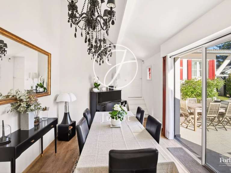 Maison La Celle-Saint-Cloud - 5 chambres - 275m²