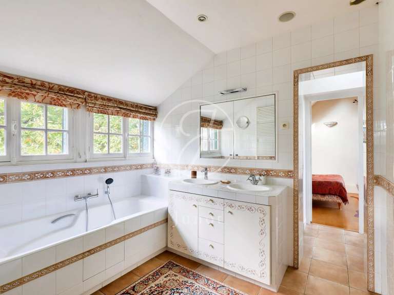 Maison La Celle-Saint-Cloud - 6 chambres - 337m²