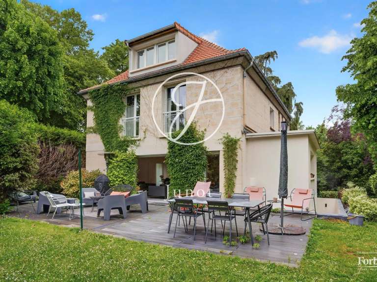 Maison La Celle-Saint-Cloud - 6 chambres - 205m²