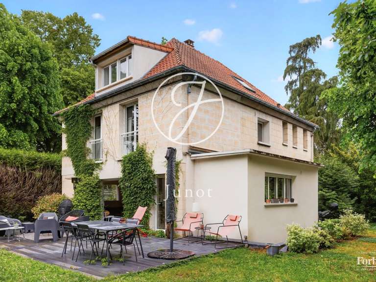 Maison La Celle-Saint-Cloud - 6 chambres - 205m²