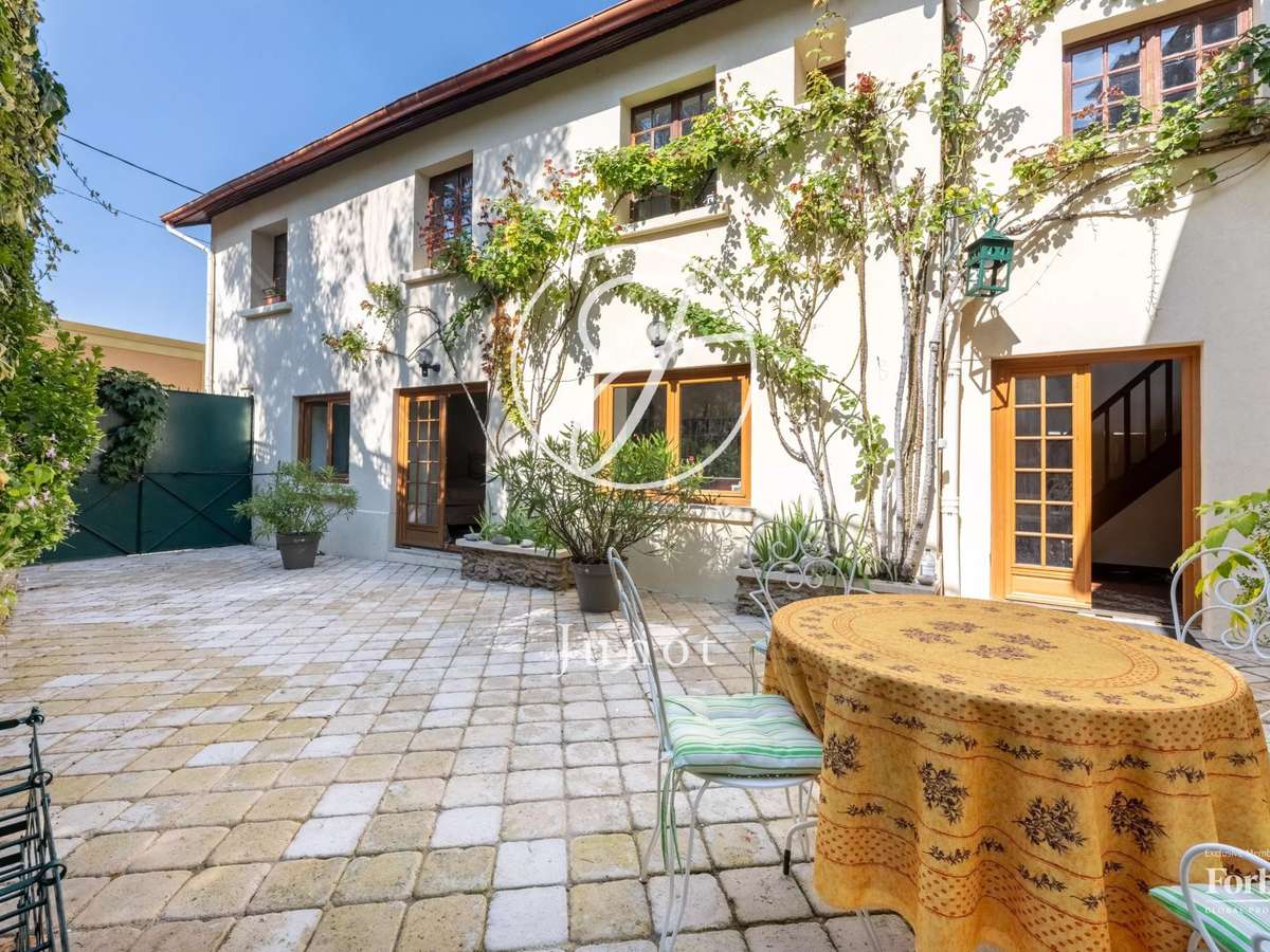 House La Celle-Saint-Cloud