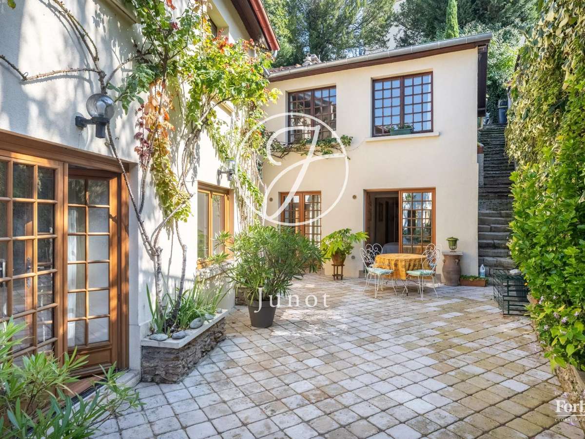 House La Celle-Saint-Cloud