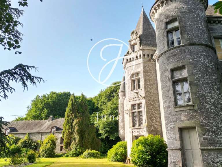 Castle La Chapelle-Caro - 12 bedrooms - 800m²