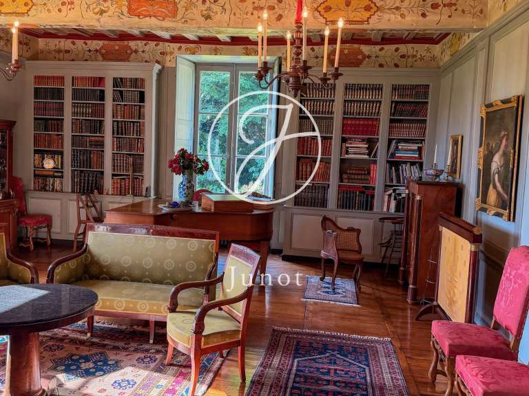 Castle La Chapelle-Caro - 12 bedrooms - 800m²