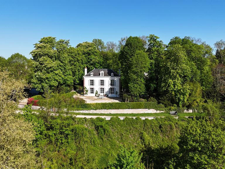 Maison La Chapelle-Saint-Mesmin - 5 chambres - 213m²