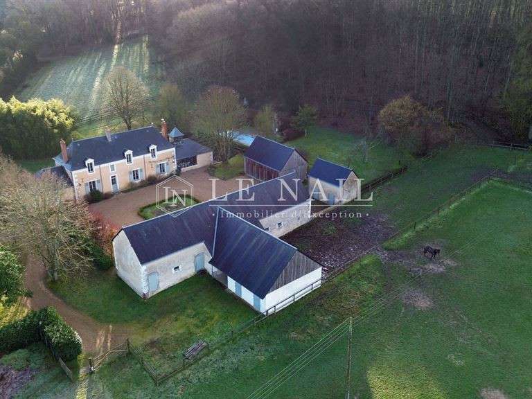 Propriété La Chartre-sur-le-Loir - 3 chambres - 350m²